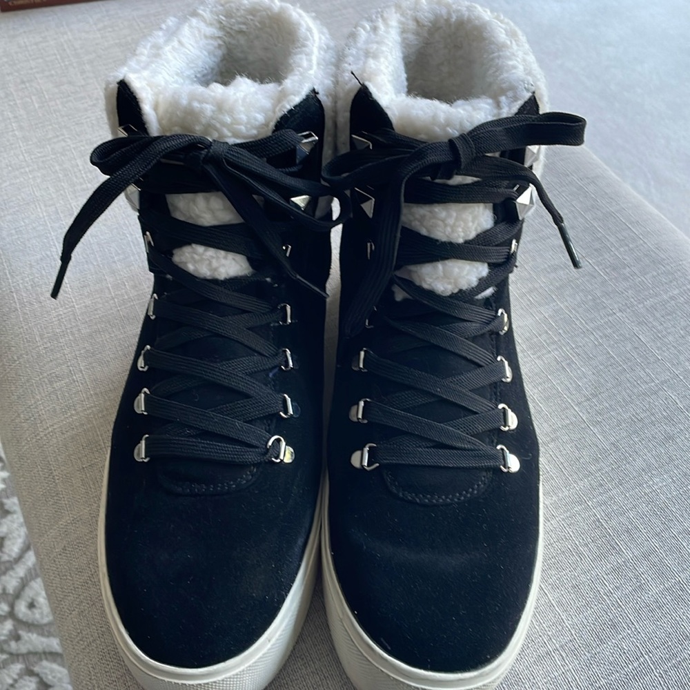 MARC FISHER BLACK DAIRE ANKLE BOOTIE / SNEAKERS size 10 - Picture 1 of 13